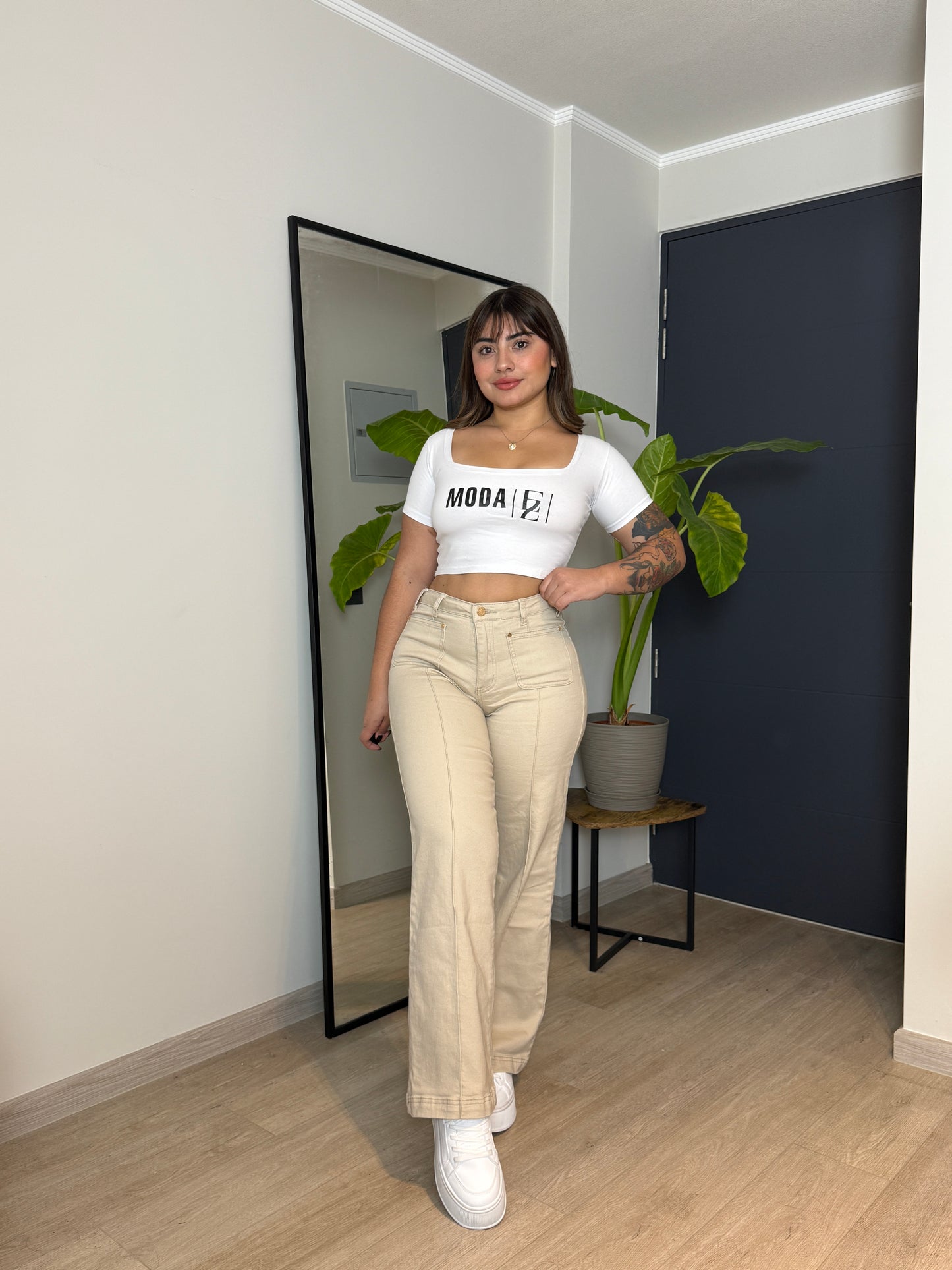 MB2001-1 (Q1) |Wide Leg Beige Lineal Bolsillos Cuadrados | Menina | Venta Por Mayor